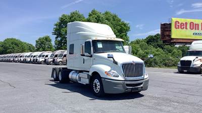 International LT - 73" Hi Rise Sleeper, International A26, Automatic