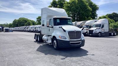 International LT - 73" Hi Rise Sleeper, International A26, Automatic