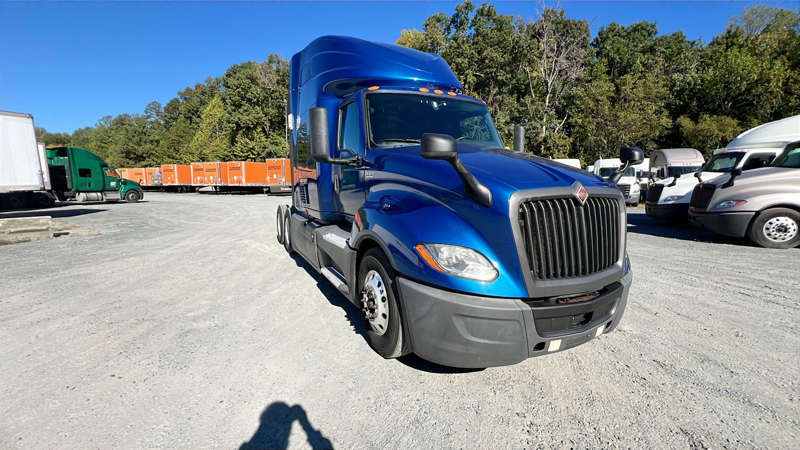2022 International sleeper semi-truck