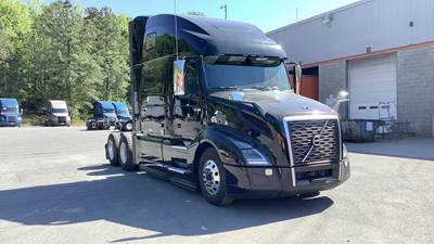 Volvo VNL860 - 77" Raised Roof Double Bunk Sleeper w/ Lounge, D13, Automatic, Battery Powered HVAC with Optimized Idle