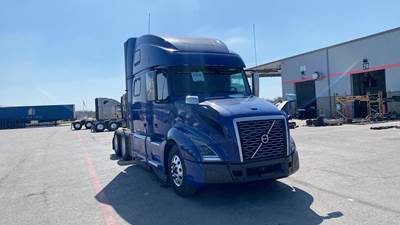 Volvo VNL860 Semi Truck - 77" Raised Roof Double Bunk Sleeper w/ Lounge, D13, Automatic, Battery Powered HVAC with Optimized Idle