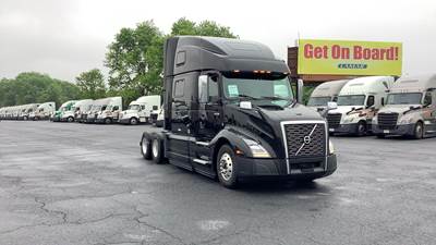 Volvo VNL860 Semi Truck - 77" Raised Roof Double Bunk Sleeper w/ Lounge, D13, Automatic, Battery Powered HVAC with Optimized Idle