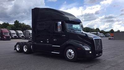 Volvo VNL860 Semi Truck - 77" Raised Roof Double Bunk Sleeper w/ Lounge, D13, Automatic