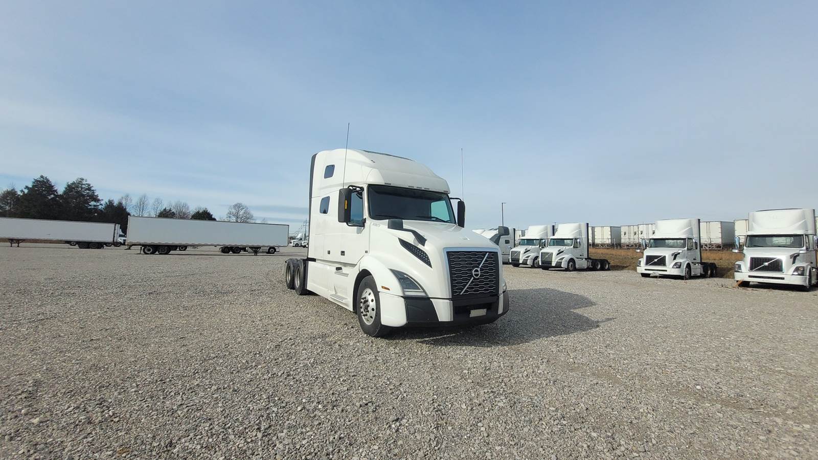 2020 Volvo sleeper semi-truck