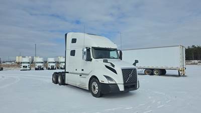 Volvo VNL760 Sleeper Semi Truck, Volvo D-13, Automatic