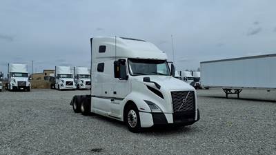 Volvo VNL760 Sleeper Semi Truck, Volvo D-13, Automatic