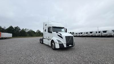 Volvo VNL760 Sleeper Semi Truck, Volvo D-13, Automatic, APU Equipped
