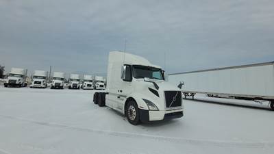 Volvo VNR64T640 Sleeper Semi Truck - Volvo D-13, Automatic