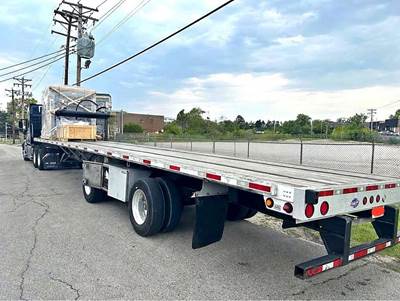 UTILITY 53x102 Flatbed Trailer - Air Ride