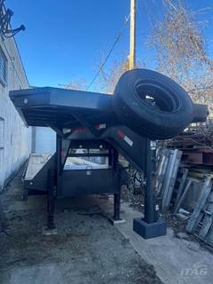 Maxxd 40x102 Tandem Axle Gooseneck Trailer - Air Ride