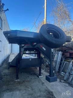 2022 Maxxd 40ft Hotshot Gooseneck Trailer - 15,000lb Axles, Pull-Out Ramps, Air Ride, Toolbox, Dunnage Rack