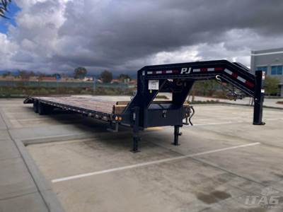 PJ Trailers 40x102 Tandem Axle Gooseneck Trailer - Spring