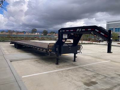 PJ Trailers 40x102 Tandem Axle Gooseneck Trailer - Spring