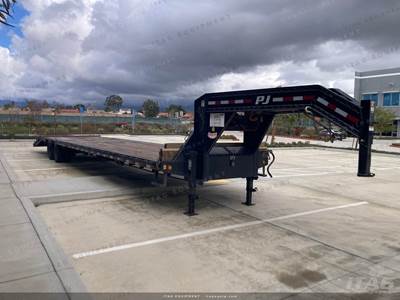 PJ Trailers 40x102 Tandem Axle Gooseneck Trailer - Spring