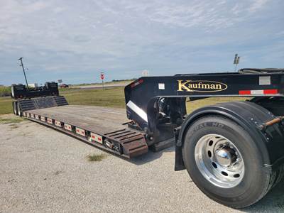 2020 Kaufman 35 Ton Lowboy Trailer - 30ft Well, Hydraulic Detach, Non-Ground Bearing, Tri-Axle, AG Slide-Outs, Flip Axle