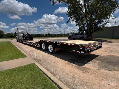 2016 Towmaster 35 Ton Lowboy Trailer - 24ft Well, Tandem Axle, Beavertail & Ramps, Hydraulic Detach, Pony Motor, Hydraulic Winch