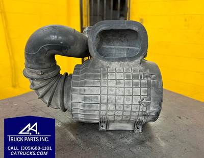 2007 Volvo VNL Air Cleaner / Air Filter Housing Part # 20435616