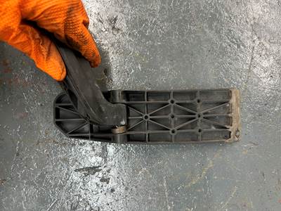Freightliner Columbia Foot Control Pedal Part # A01-29036-000 w/ TPS ...