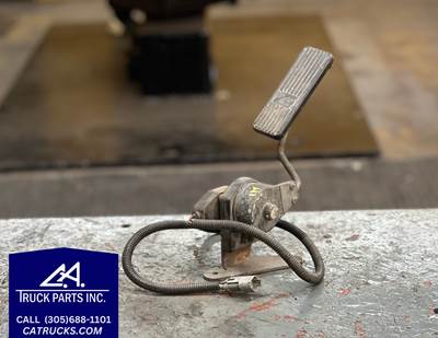 Freightliner FL112 Foot Control Accelerator Pedal  A01-23405-001