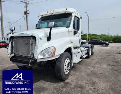 2013 Freightliner Cascadia 125 Cab & Chassis Truck
