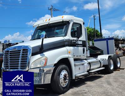 2012 Freightliner Cascadia 125 Cab & Chassis Truck  GLIDER KIT (NO ENGINE NO TRANSMISSION)
