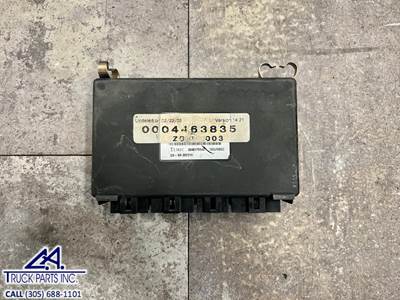 Mercedes-Benz MBE 926 / OM926LA Cab Control Module CECU Part # 0004463835, Temic 00401755A2