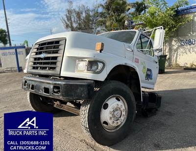 1995 FORD F800 CONVENTIONAL CAB