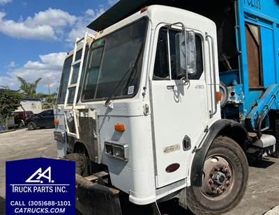 2003 Peterbilt 320 Low Entry Cab Over