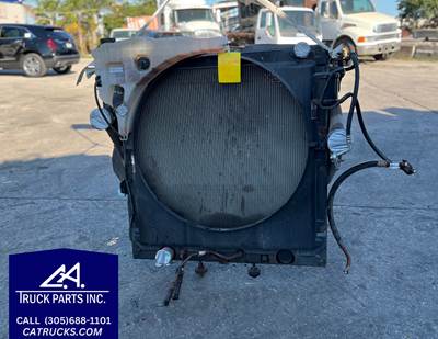 2015 Freightliner Cascadia 132 Charge Air Cooler 3E0137530001 w/ Overflow Bottle & Radiator