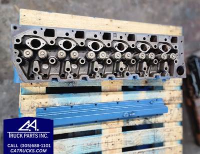 International DT 466 E Cylinder Head Part # 1827113C2