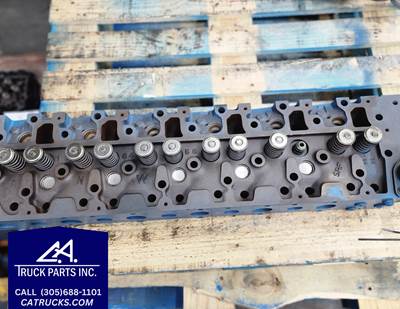 International DT466 Cylinder Head