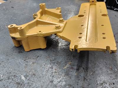 Caterpillar C10 Engine Bracket Part # F7HT-10239-DA For Sale | Opa ...