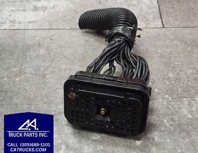 Caterpillar 3126 70-PIN Right Female Terminal Housing w/ Pigtails Part # 160-7689