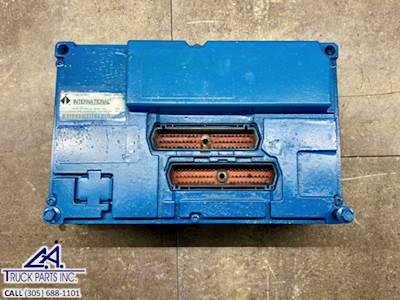 2000 International DT466E Engine Control Module (ECM) \Part # 1807476C1, 5WK9 204/02