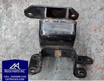Isuzu 4HE1XS Right Side Engine Mount 