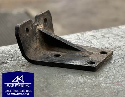 Peterbilt Driver’s Side Rear Engine Support Mount 05-18695L, 6-Bolt Hole Bracket Design