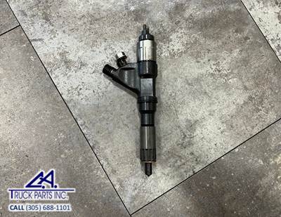 2011 Isuzu 4HK1TC Fuel Injector