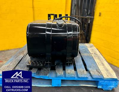 1994 Snyder Fuel Tank 1653746C92, 30 Gallon Steel Tank, Driver's Side, 21 (L) x 35 (W) x 15 (H) INCHES