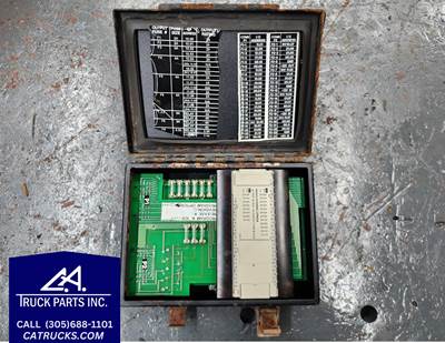 Omron Sysmac CPM2A 2-Plug Fuse Box