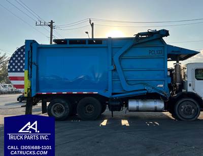 2003 Peterbilt 320 Garbage Truck Body, Front Loading Refuse Body