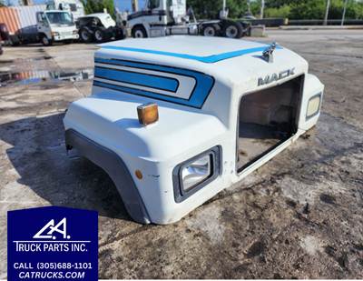 1996 Mack RD688S Hood 
