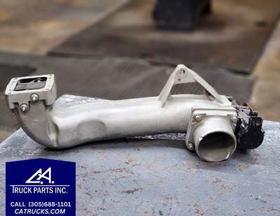 International DT 466 E Intake Manifold