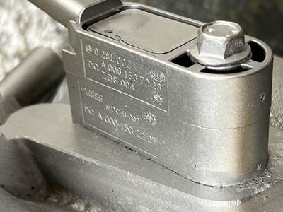 Mercedes-Benz MBE 4000 Turbo Connection Tube w/ Pressure Sensor Part ...