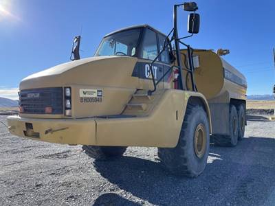 Caterpillar 740 Articulated Water Truck