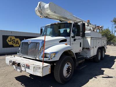 2003 International 7400 T/A Bucket Truck