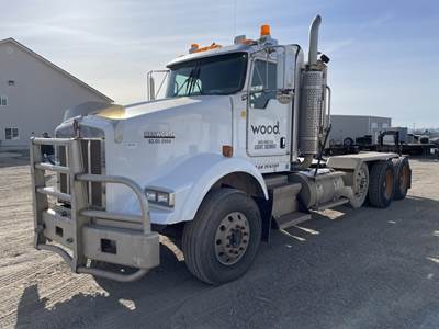 2007 Kenworth T800B Tri-Axle Truck Tractor