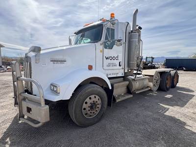 2007 Kenworth T800B Tri-Axle Truck Tractor