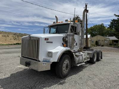 2000 Kenworth T800B T/A Truck Tractor