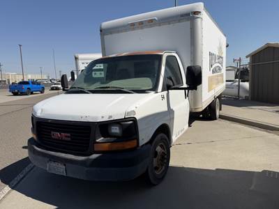 2004 GMC Savana Box Truck