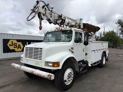 1997 International 4700 S/A Digger Derrick Truck
